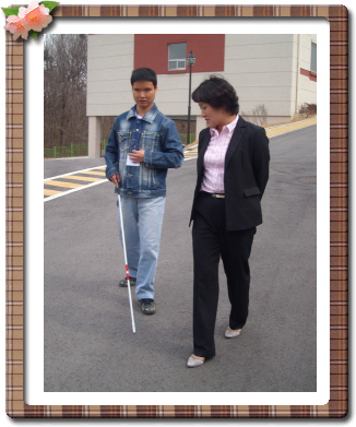 흰지팡이 단독보행 민영씨