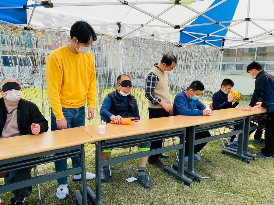 촉각게임-손의 감각으로 만 물건을 맞추었어요